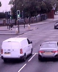 因在伦敦超速驾驶，格拉斯纳被罚禁止驾驶6个月+罚款